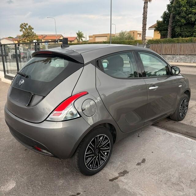 Lancia Ypsilon 1.0 FireFly 5 porte S&S Hybrid Alberta Ferretti