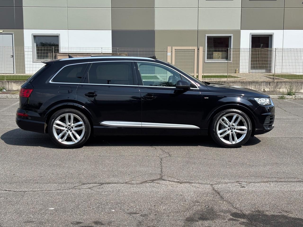 Audi Q7 3.0 TDI 272 CV quattro S LINE,TAGLIANDI CERTIFICATI