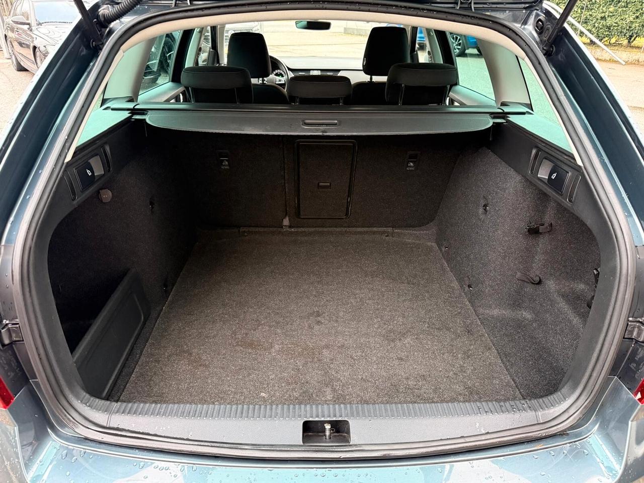 Skoda Octavia 2.0 TDI SCR 184 CV DSG Wagon 4x4 Scout