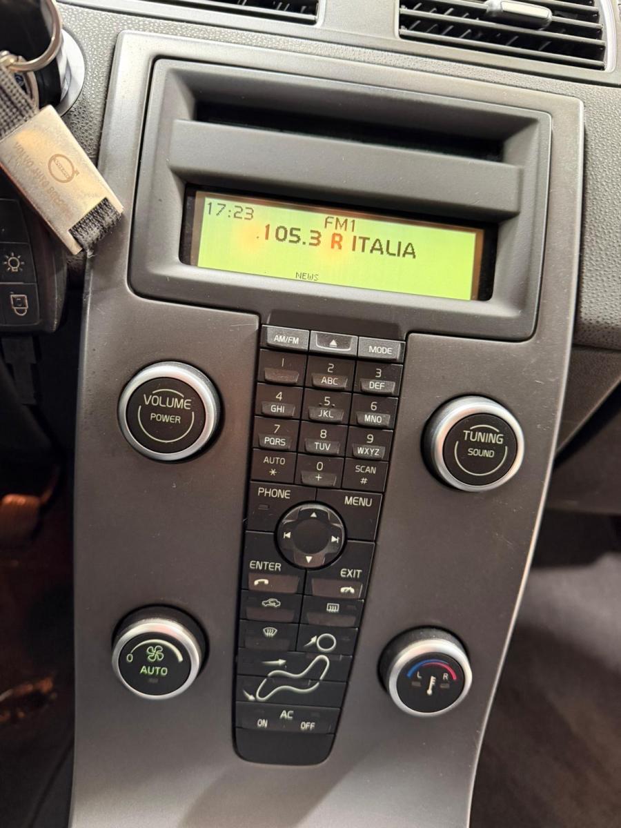 VOLVO - V50 - D2 R-design