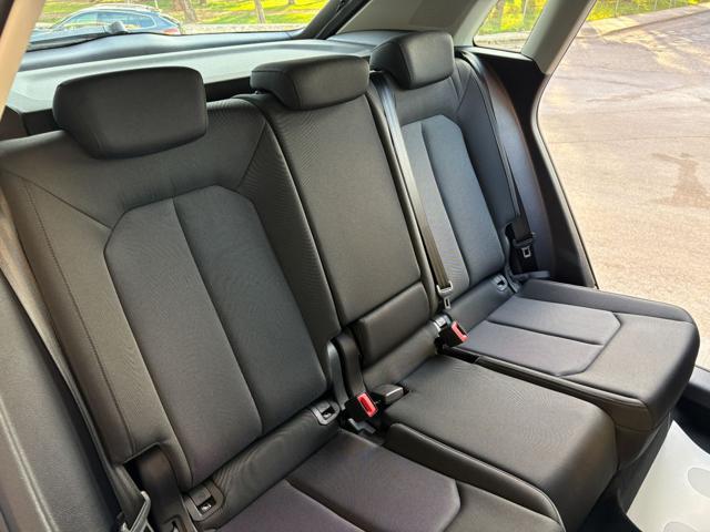 AUDI Q3 35 2.0 TDI S tronic Business COCKPIT