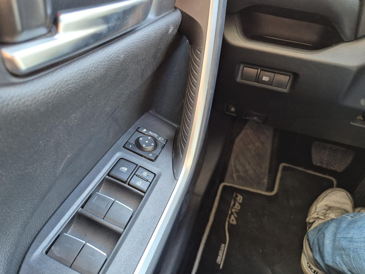 Toyota RAV4 2.5 HV E-CVT 2WD Business