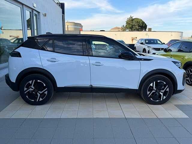 Peugeot 2008 motore elettrico 136 CV GT