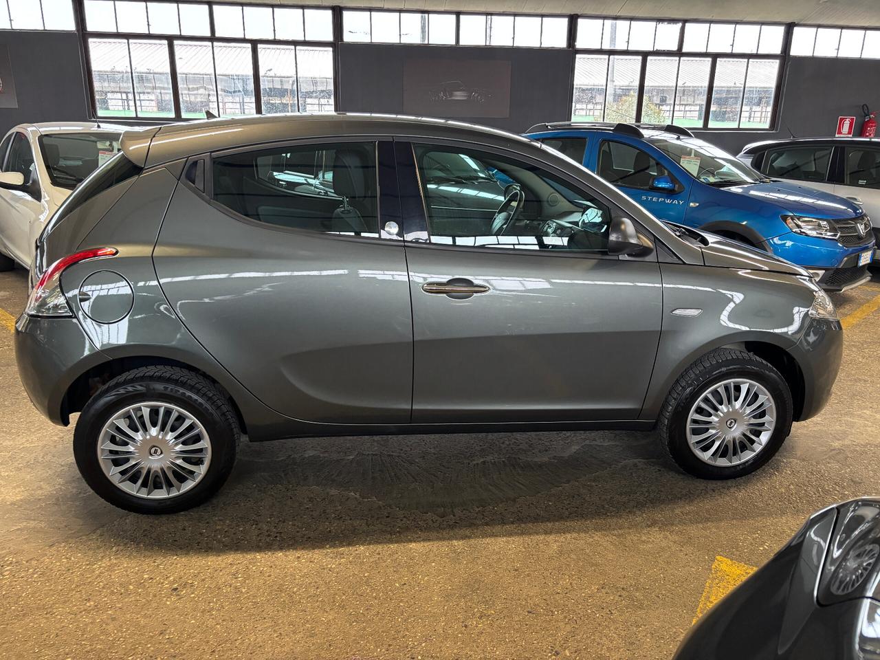 Lancia Ypsilon 0.9 TwinAir 85 CV Metano Ecochic Platinum