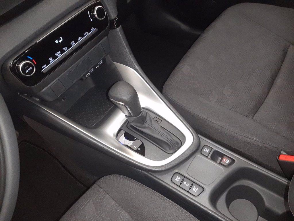 TOYOTA Yaris 1.5h active del 2025