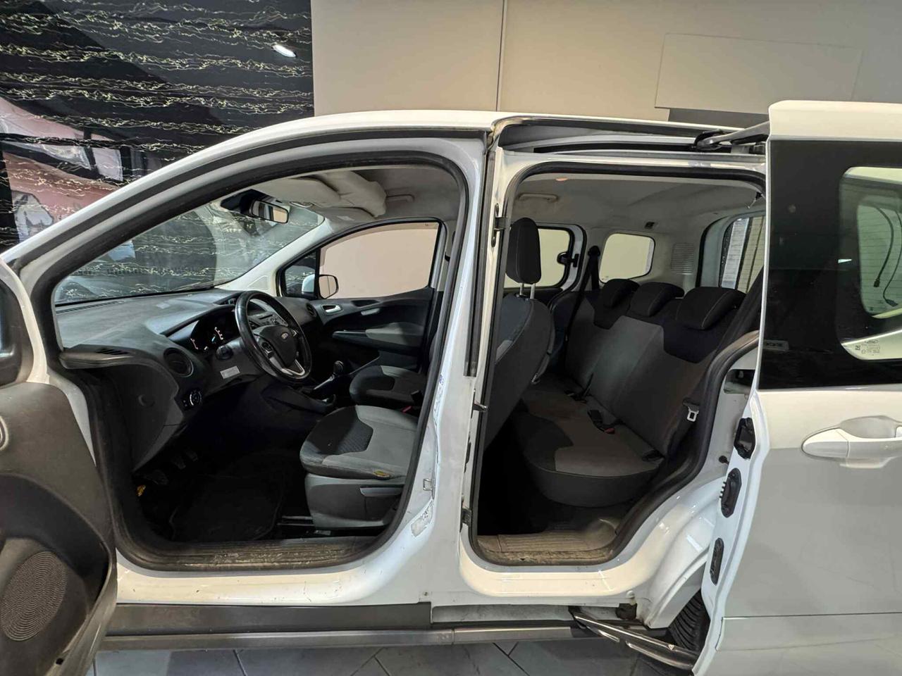 Ford Tourneo Courier 1.5 TDCI FURGONE VETRATO 5PO