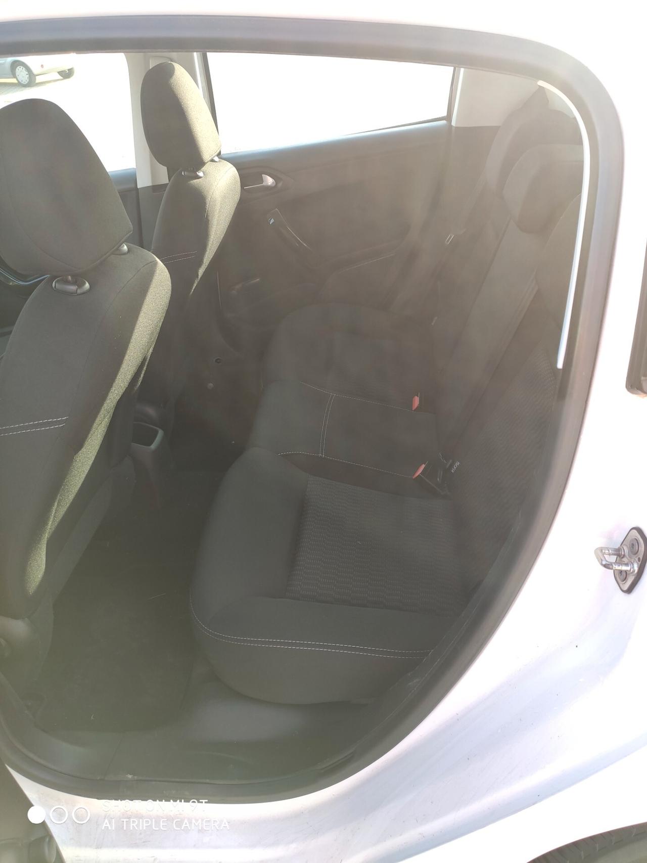 Peugeot 208 PureTech 82 5p. GPL Active