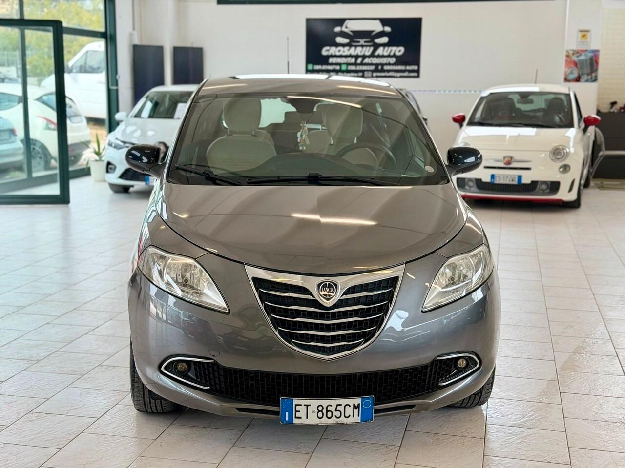Lancia Ypsilon 0.9 TwinAir 85 CV 5 porte Metano Ecochic Silver