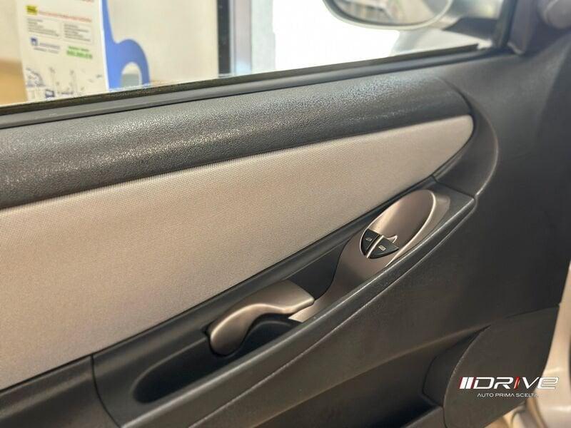 Lancia Y 1.2i cat Elefantino Blu