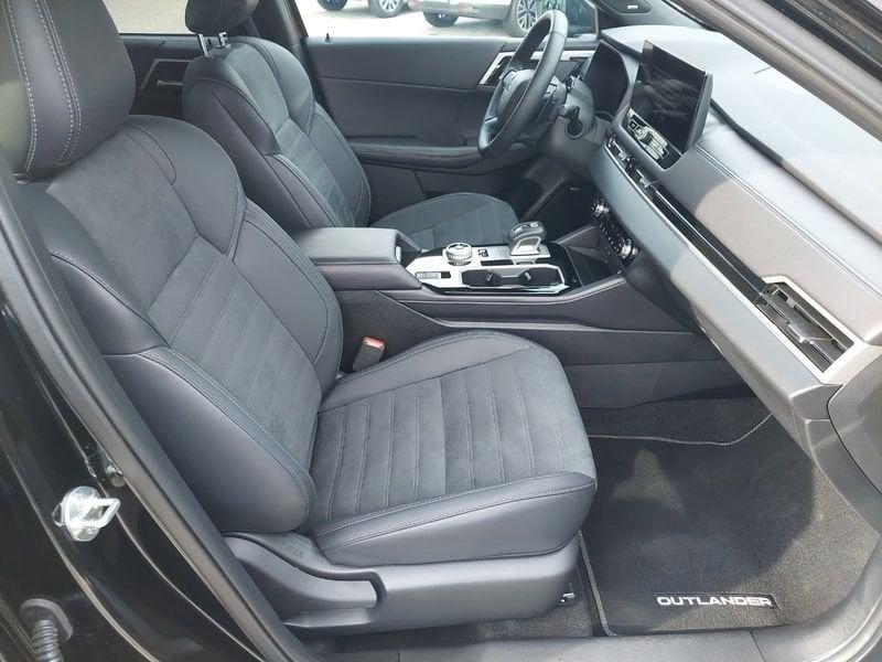 Mitsubishi Outlander PHEV 2.4L PHEV INTENSE