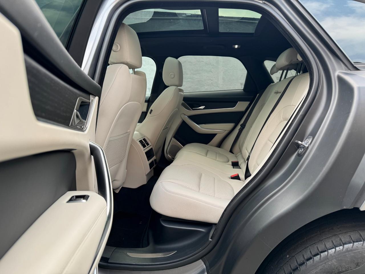 Jaguar F-Pace 2.0 D 204 CV AWD aut. R-Dynamic Black