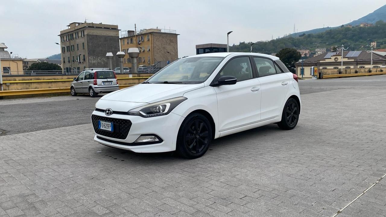Hyundai i20 1.2 GPL 2016 – 115.000 km – perfetta Vendo Hyundai i20 GPL in condizioni davvero ottime, macchina tenuta con cura e sempre seguita. – anno 2016 – 115.000 km – benzina/GPL – unico proprietario – interni