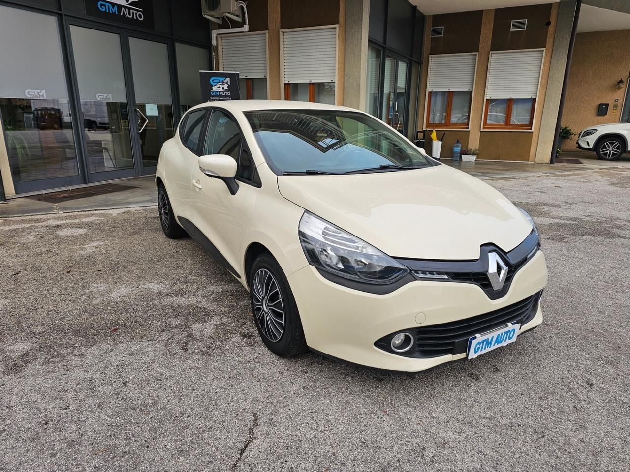 Renault Clio 1.2 75CV -OK Neopatentati