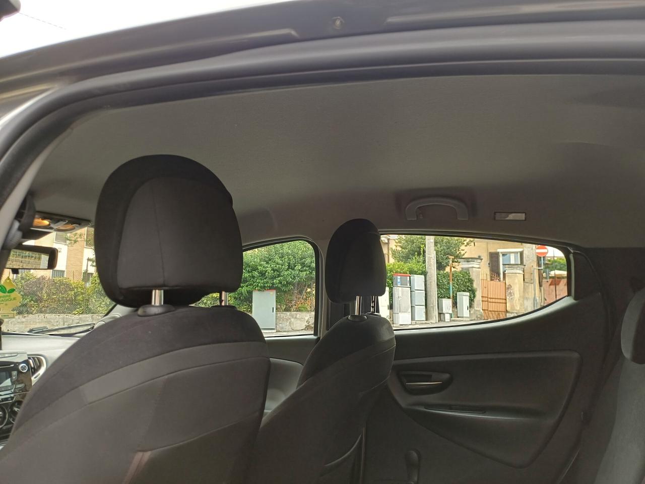 Lancia Ypsilon 1.2 PER NEOPATENTATI