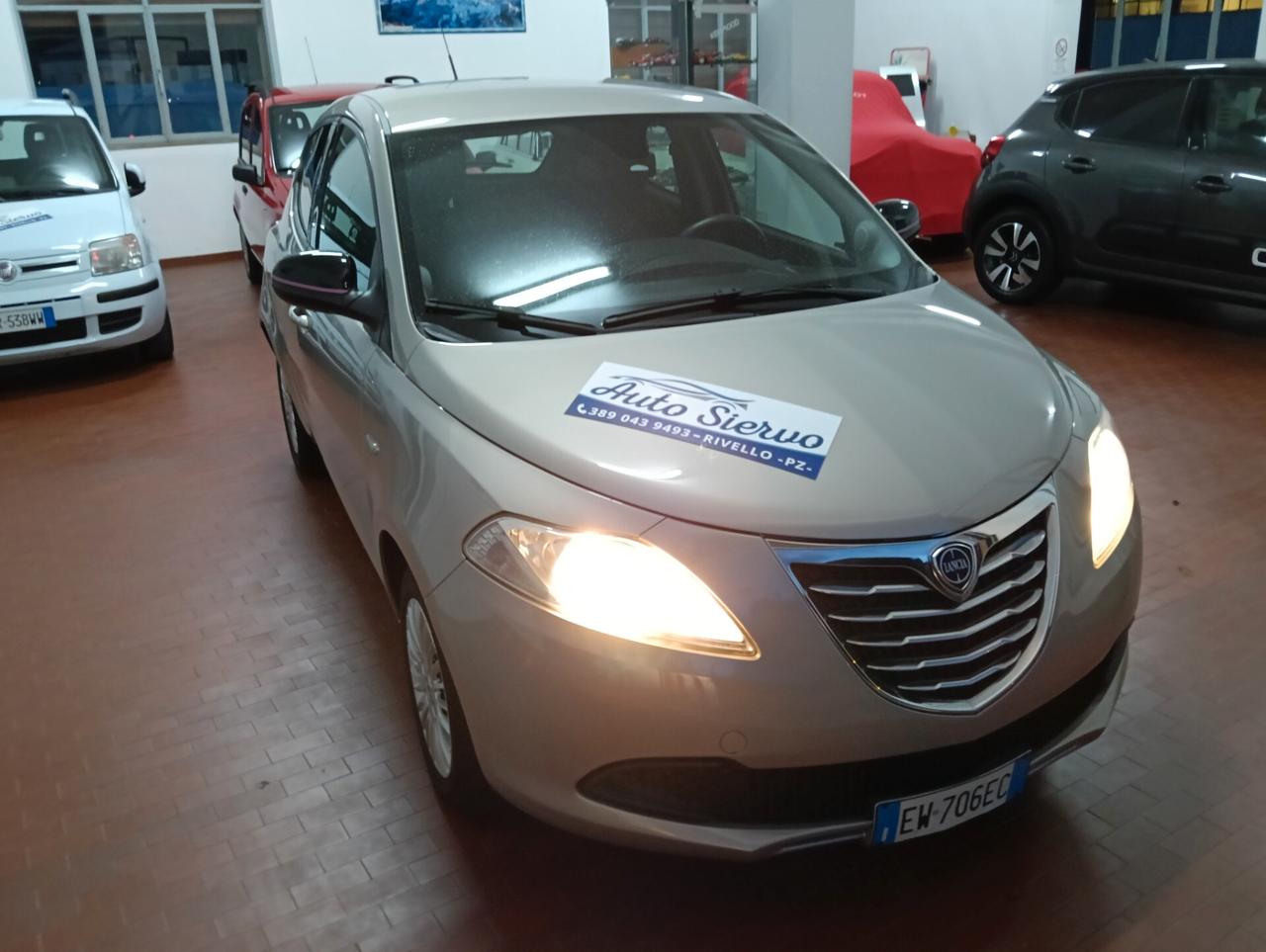 Lancia Ypsilon 1.2 69 CV 5 porte S&S Silver