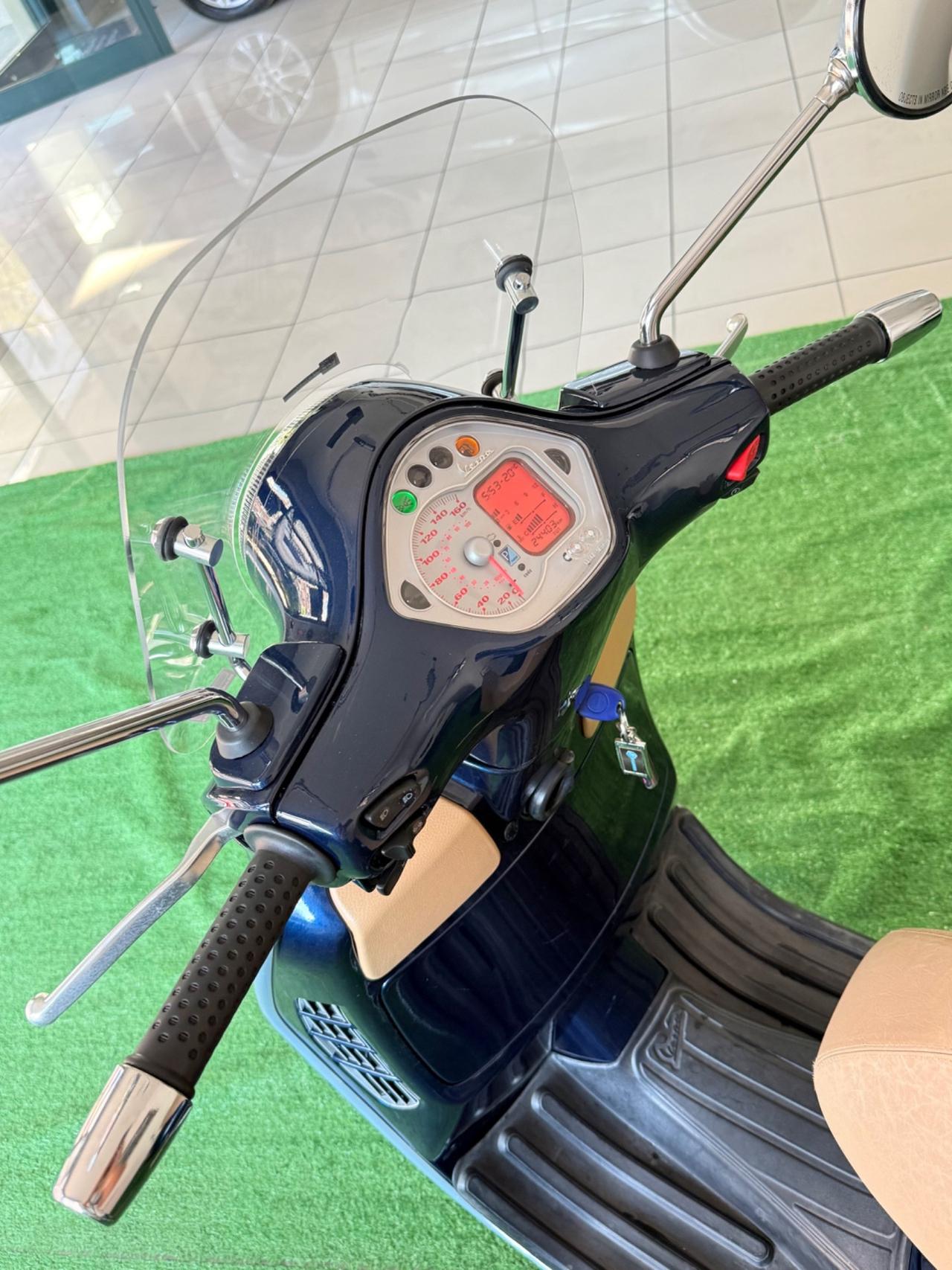 Piaggio Vespa 250 GTS SUPER