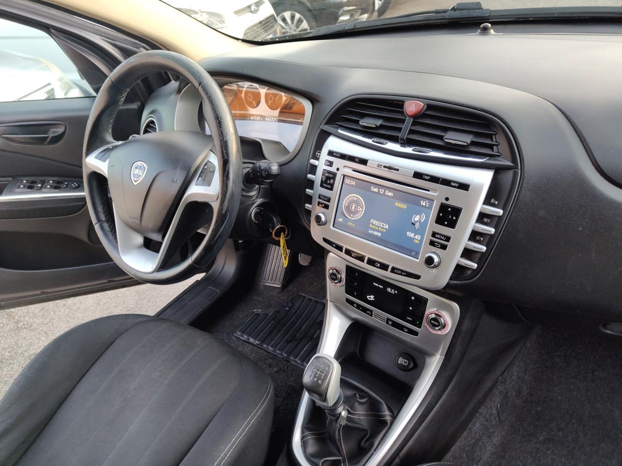 Lancia Delta 1.6 MJT DPF 105 CV Silver