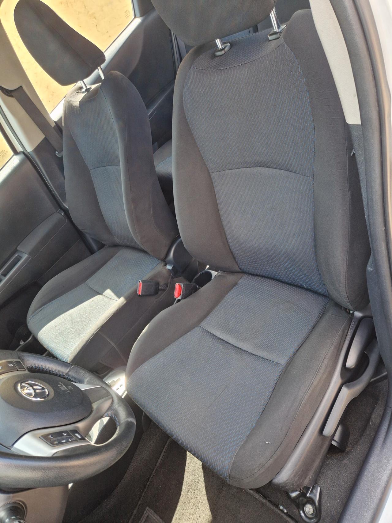 Toyota Yaris 1.5 Hybrid 5 porte Lounge NEOPATENTATI