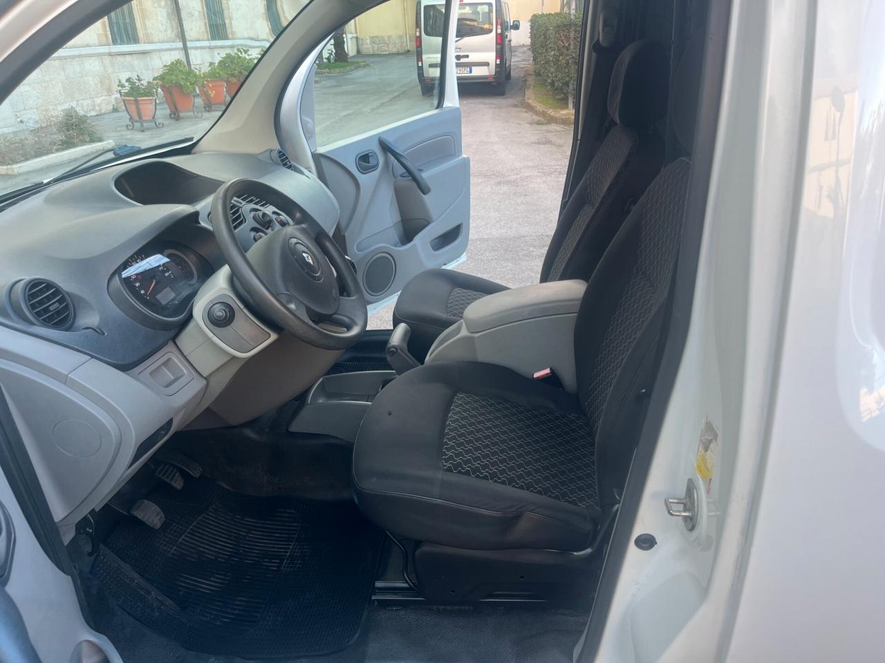 Renault Kangoo 1.5 dCI Cv 70 Km 80,000 Da Vetrina