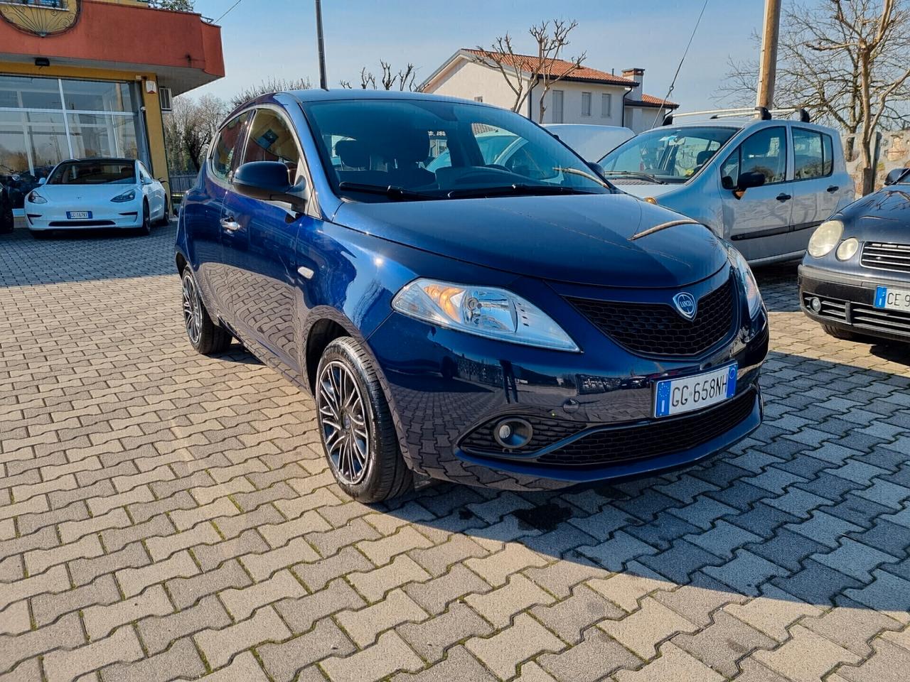 Lancia Ypsilon 1.0 5 porte Hybrid Gold oK neopatentati