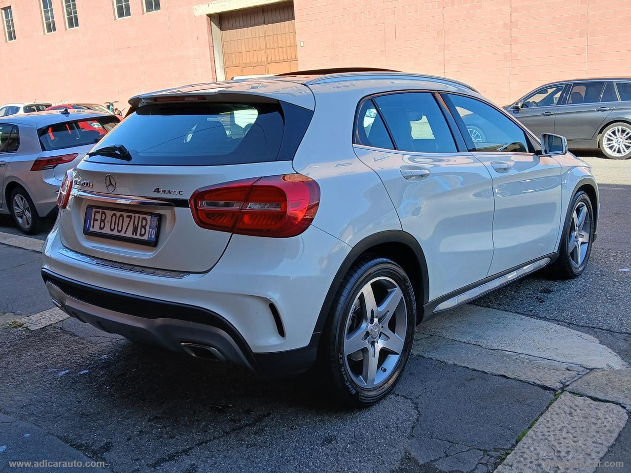 MERCEDES-BENZ GLA 200 d Automatic 4Matic Sport