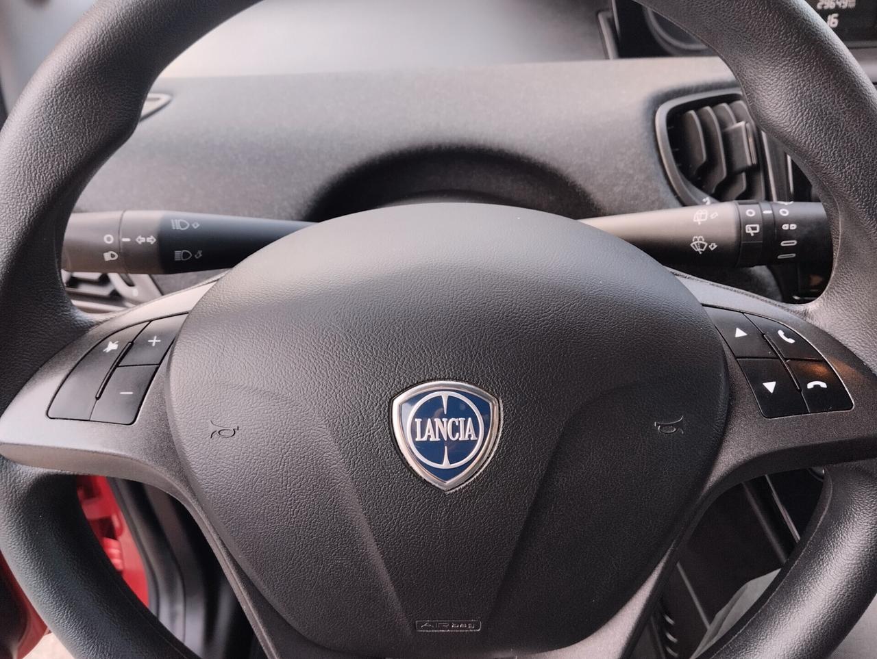 Lancia Ypsilon 1.2 69 CV 5 porte GPL Silver
