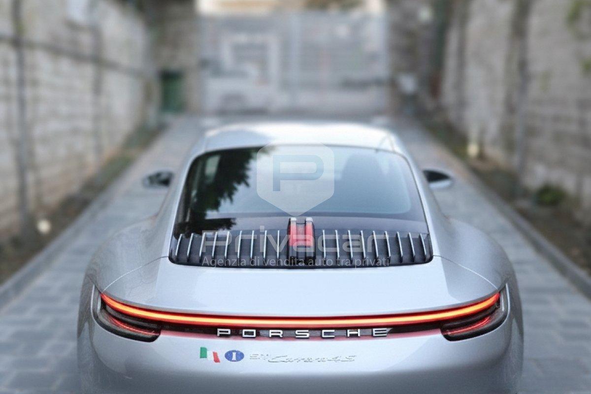 PORSCHE 911 Carrera 4S
