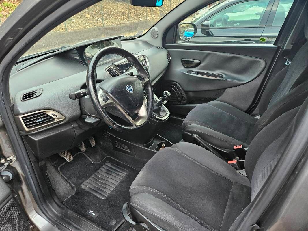 Lancia Ypsilon 1.2 8v Silver c clima 69cv