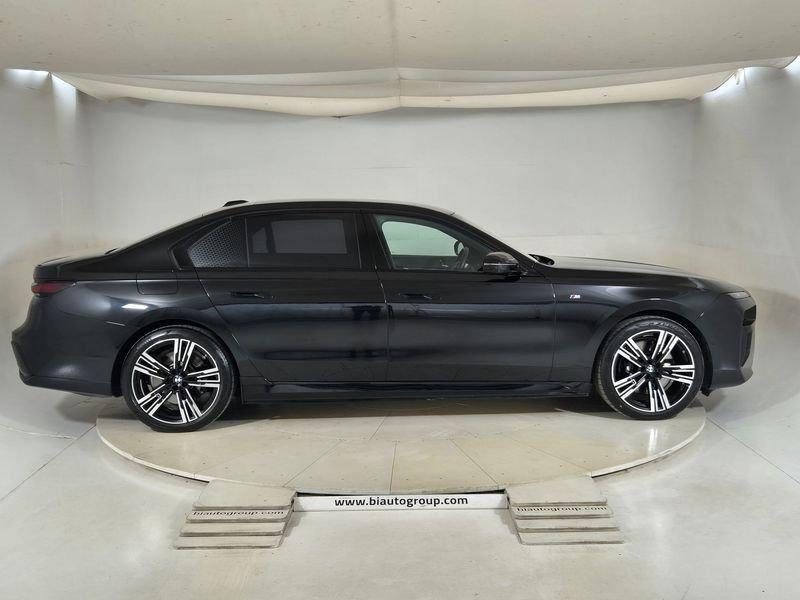 BMW Serie 7 G70 i7 xdrive60 MSport