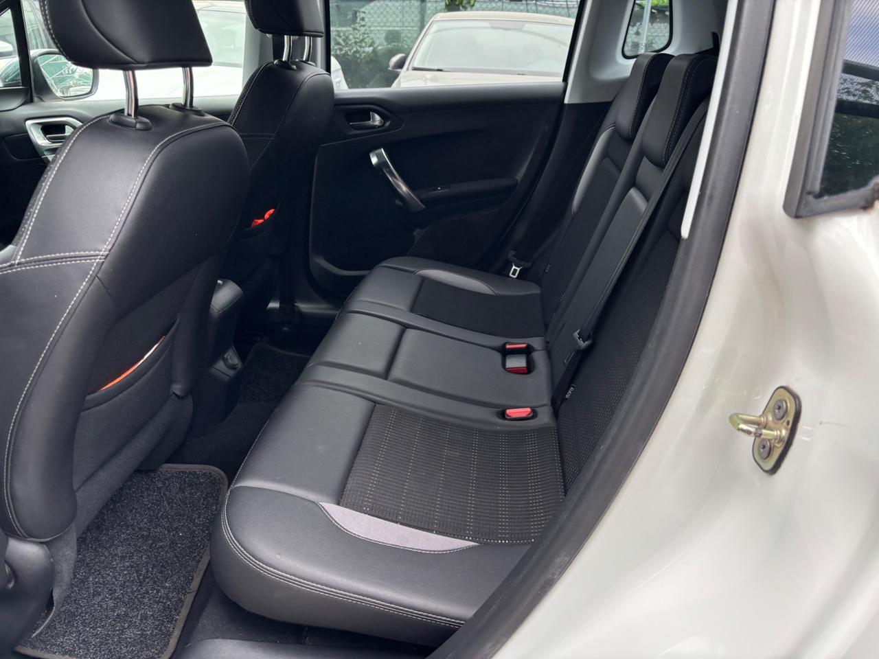 Peugeot 2008 1.6 hdi 92 CV Allure OK NEOPATENTATI
