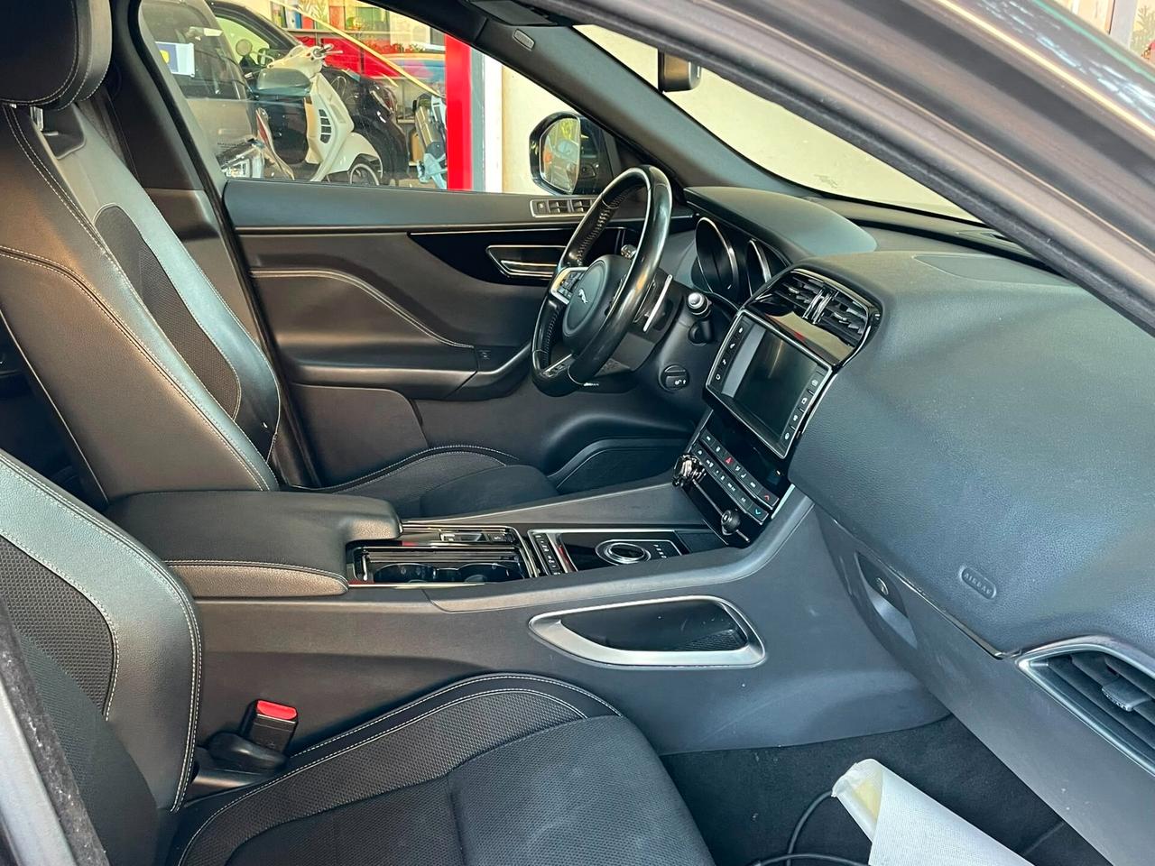Jaguar F-Pace 2.0 D 180 CV AWD R-Sport