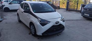 TOYOTA - Aygo - Connect 1.0 VVT-i 72 CV 5p. x-cite Neopatentati