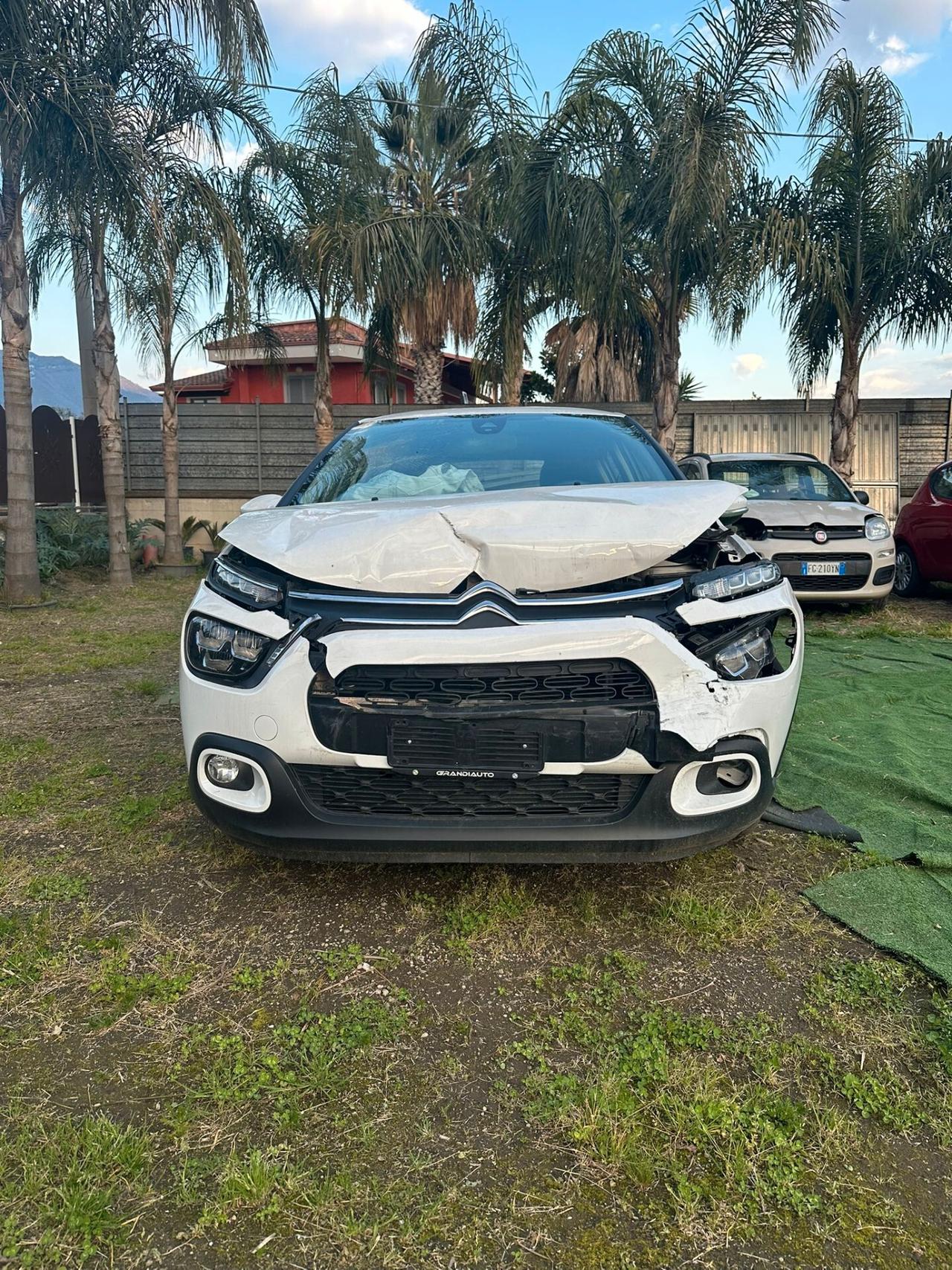 Citroen C3 2023 PureTech Shine SINISTRATA