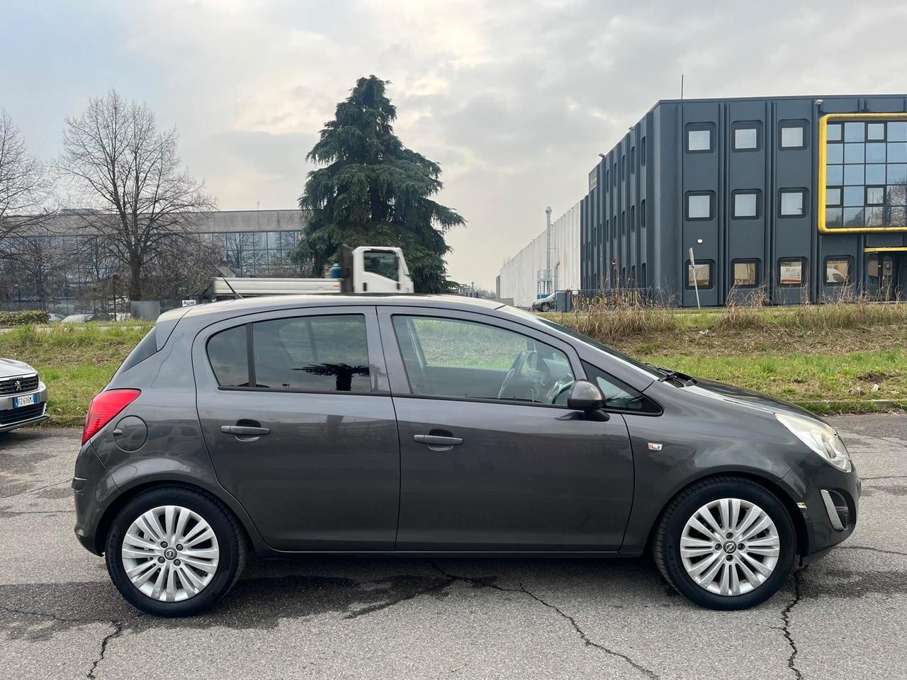 Opel Corsa 1.2 5 porte Club