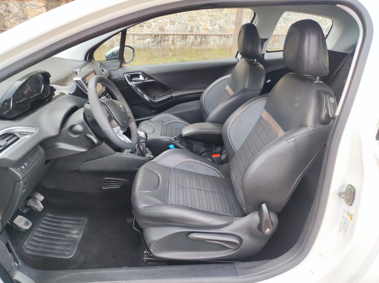 Peugeot 208 1.4 HDi 68 CV 3 porte Allure
