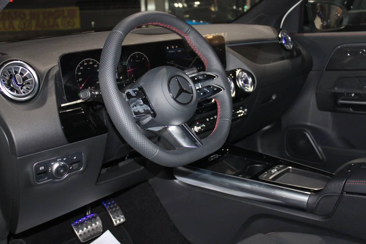 Mercedes Classe GLA 200 d AMG Line Premium auto Con TELECAMERA