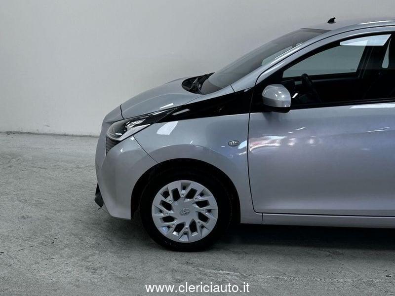 Toyota Aygo Connect 1.0 VVT-i 72 CV 5 porte x-play