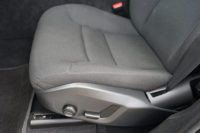 VOLVO XC60 B4 (d) automatico Momentum AWD UFFICIALE