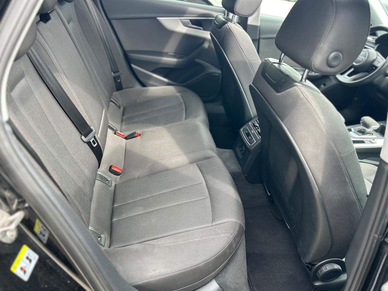 Audi A4 2.0 40 TDI Business Advanced #9936