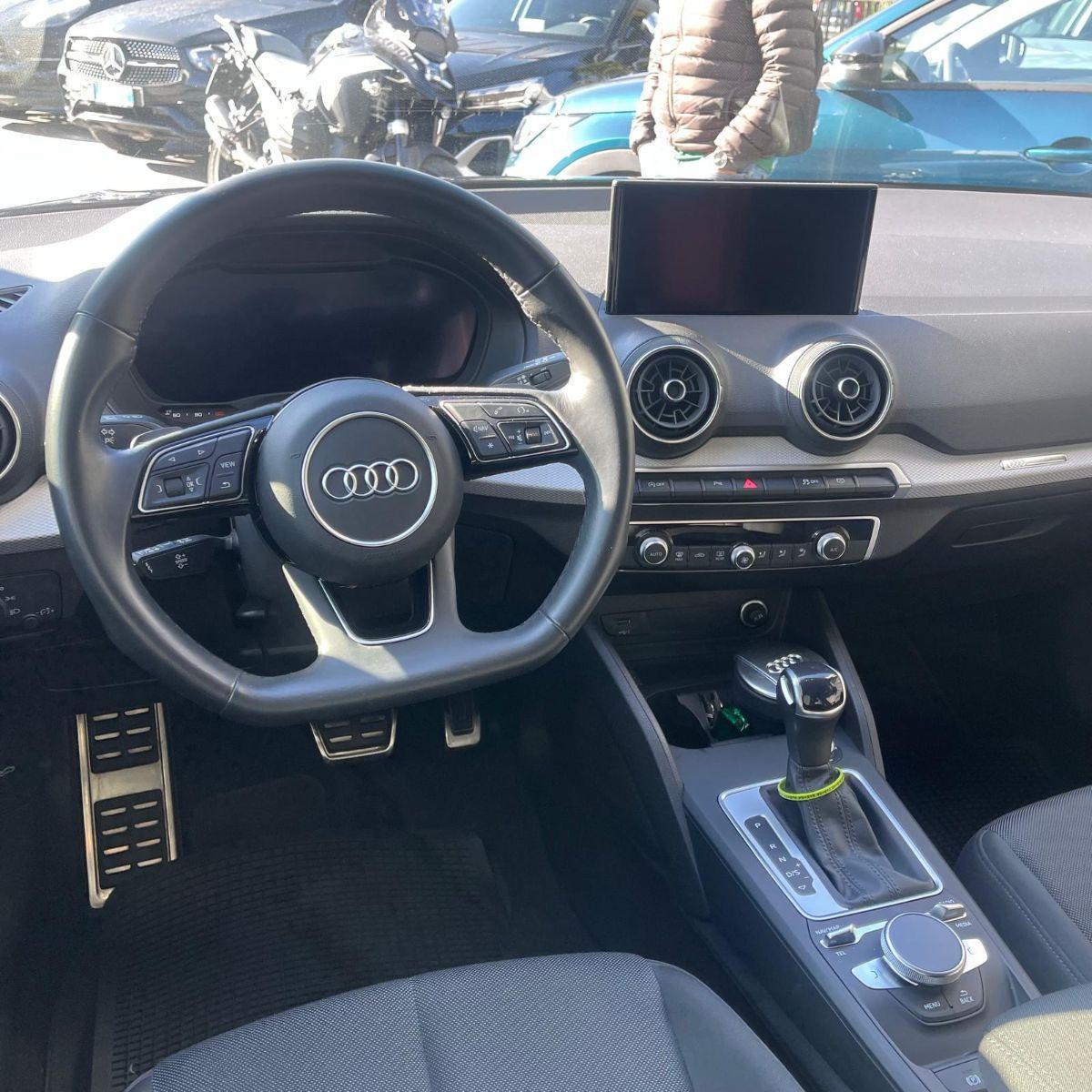 AUDI Q2 IDENTITY BLACK S-TRONIC