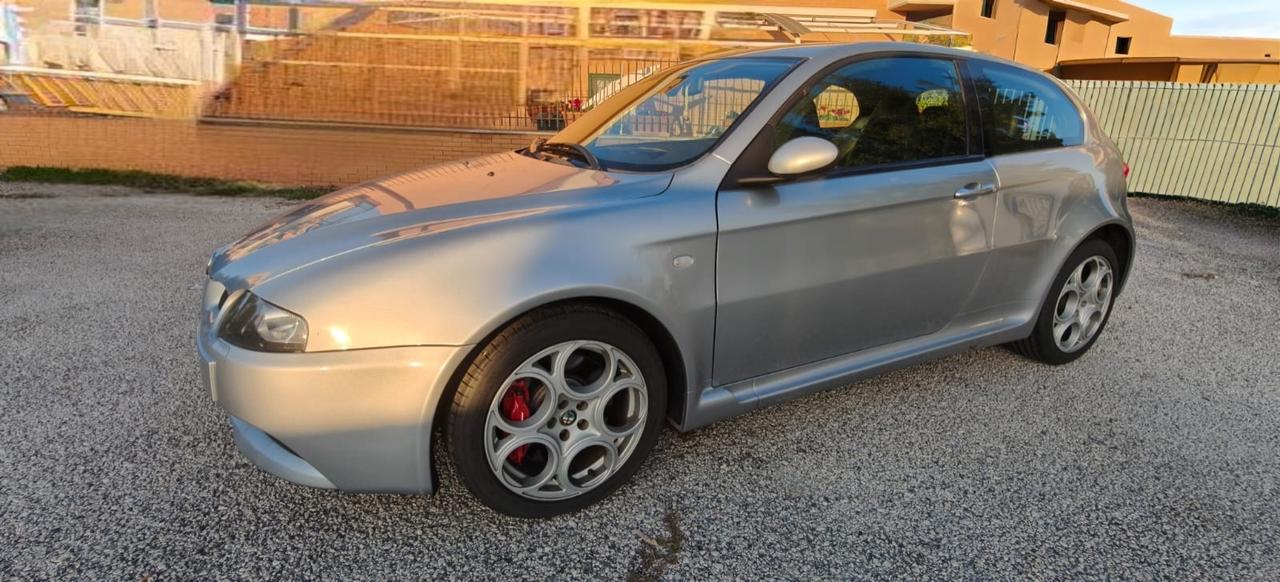 Alfa Romeo GTA 147 3.2i V6 24V porte GTA 67780 2004