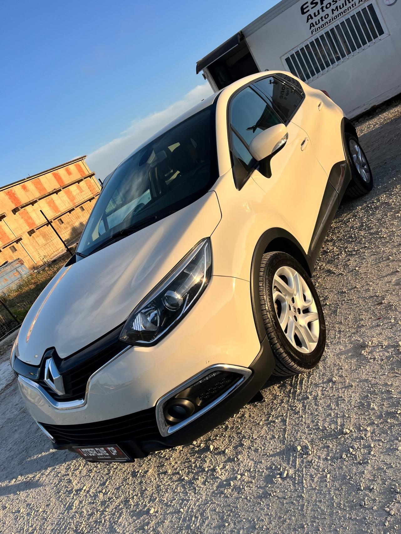 Renault Captur 1.5 dCi 8V 90 CV con navigatore