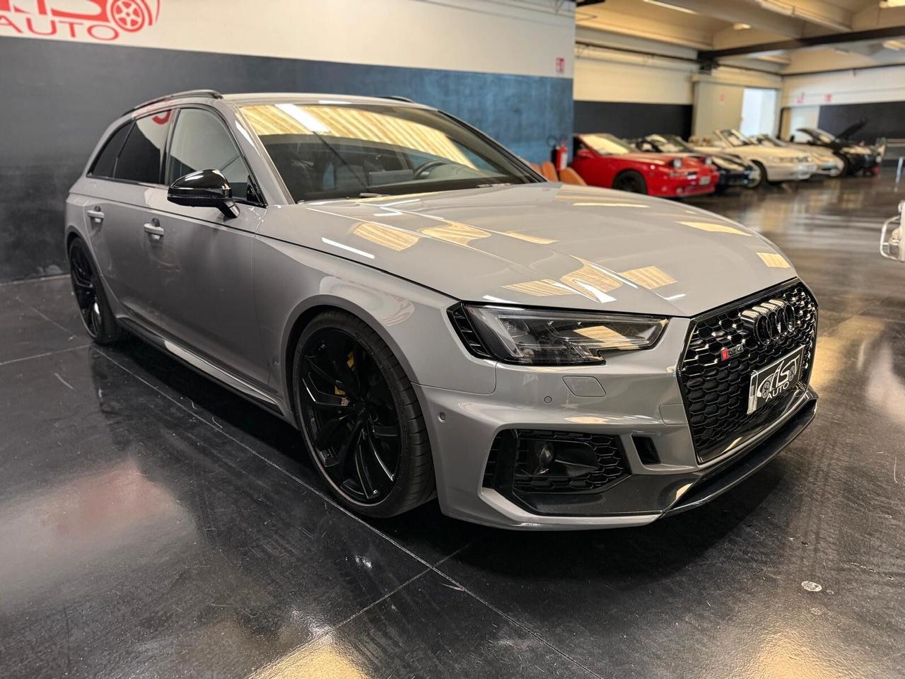 AUDI RS4 AVANT quattro