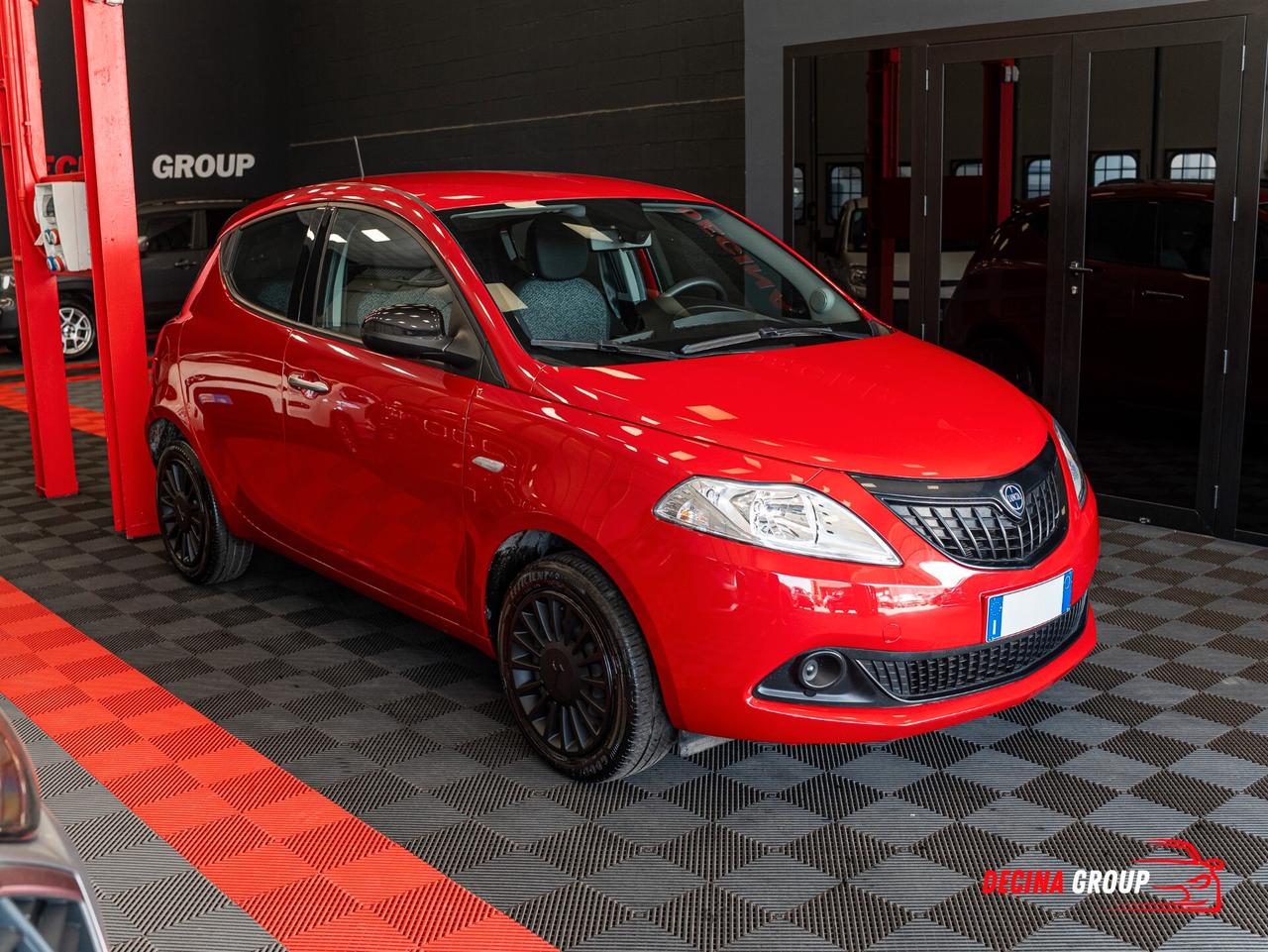 Lancia Ypsilon 1.0 FireFly Hybrid Silver 70 cv