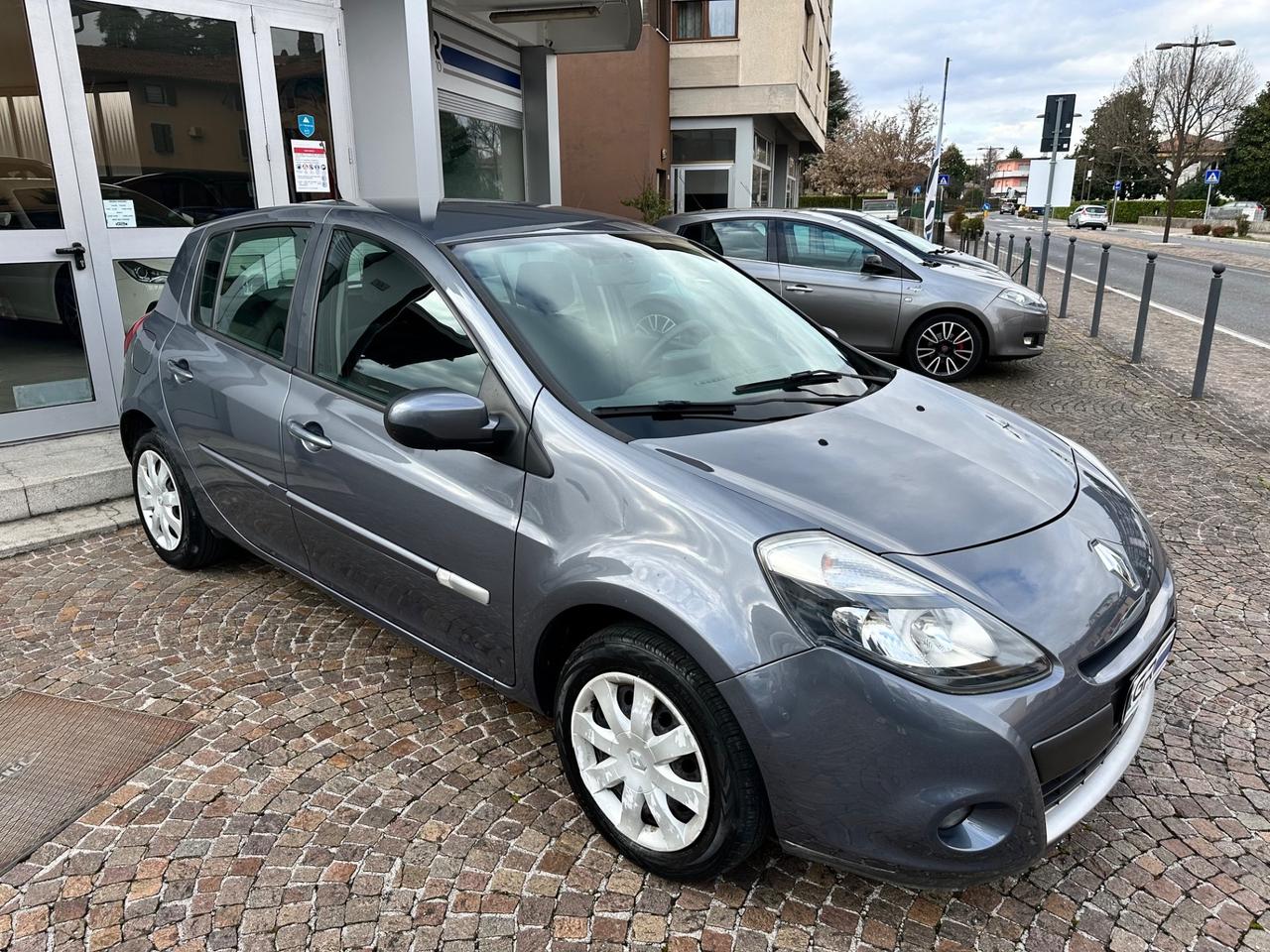 Renault Clio 1.2Bz 75Cv 5P - Neopatentati