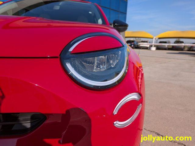 FIAT 600 Hybrid 110 CV DCT MHEV La Prima II ** KMO **