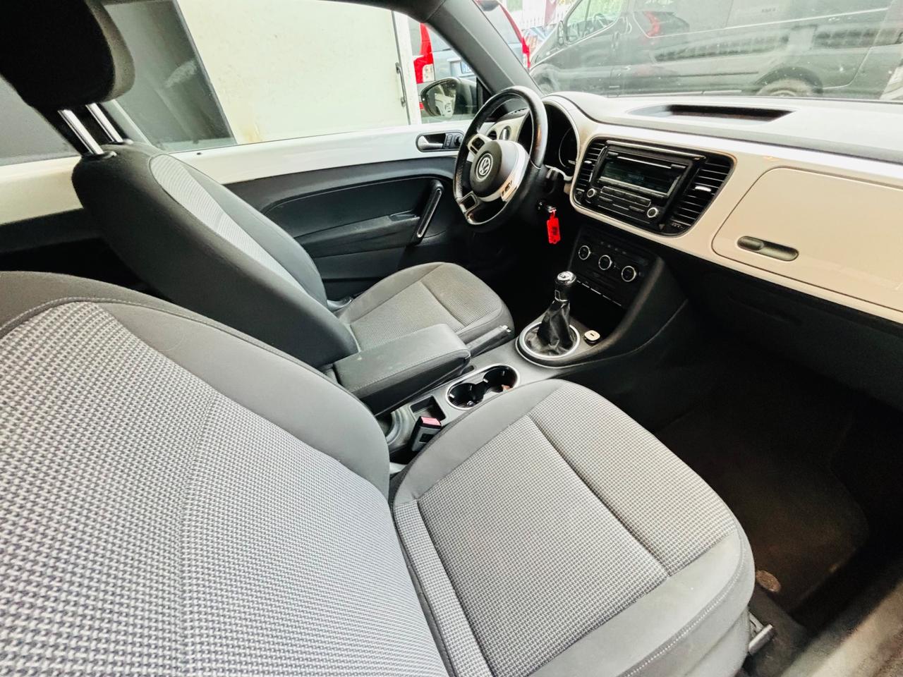 Volkswagen Maggiolino 1.6 TDI DSG Design