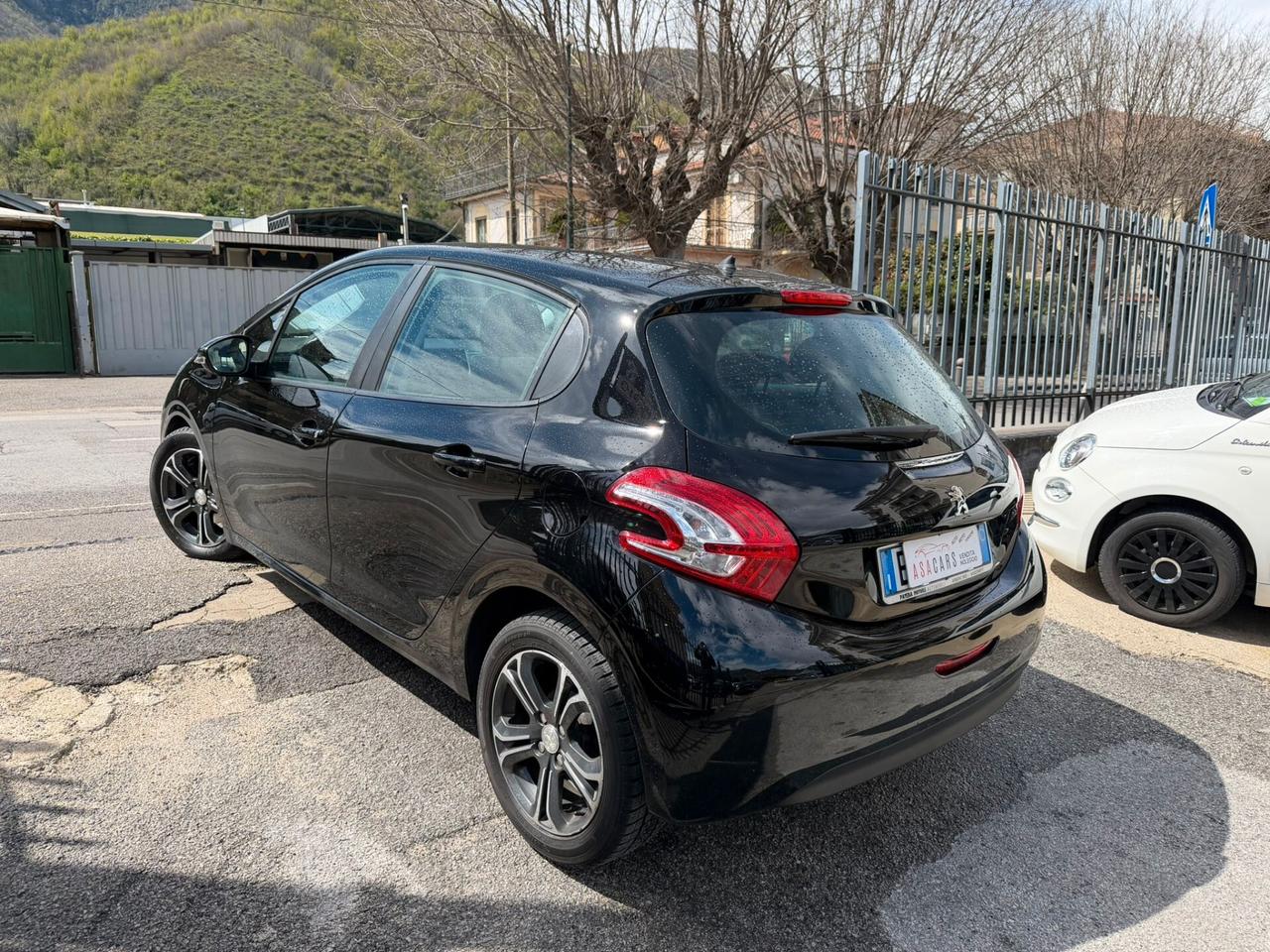 Peugeot 208 1.4 HDi 68 CV 5 porte Allure