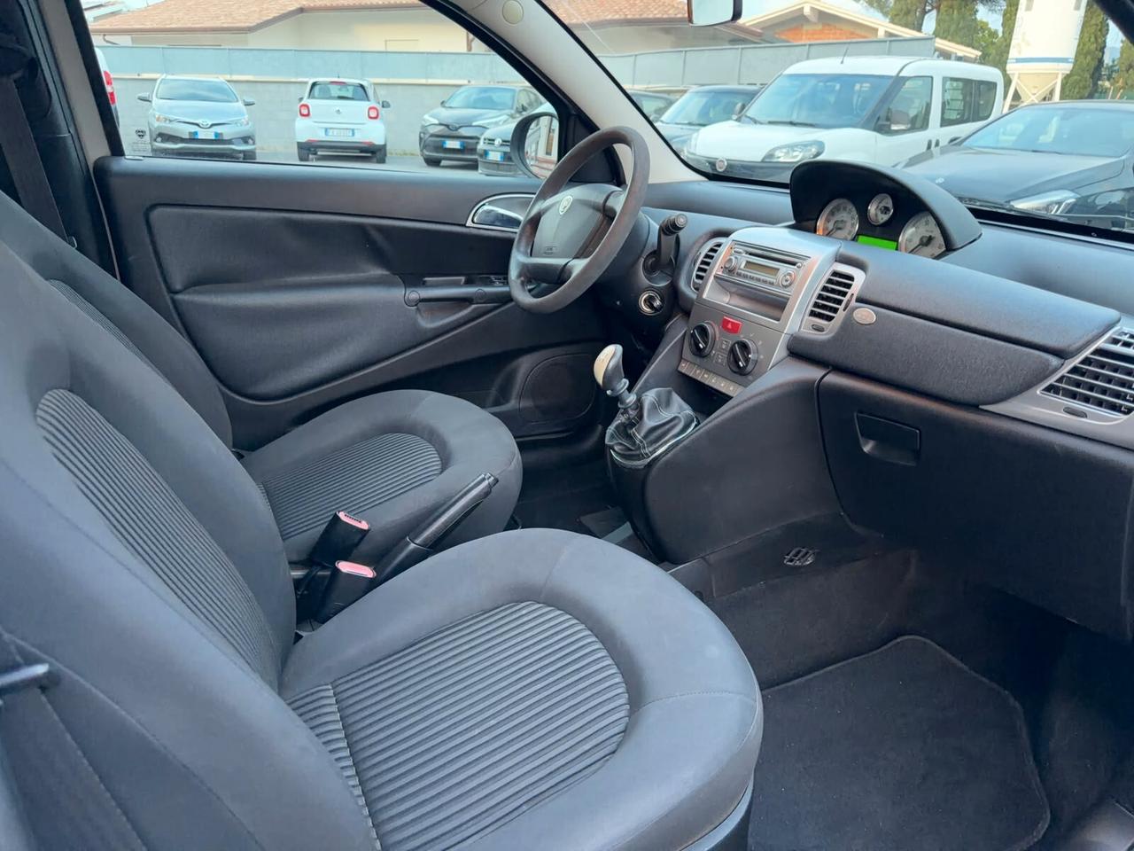 Lancia Ypsilon 1.2 69 CV Argento GPL