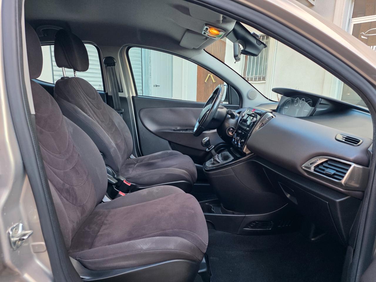 Lancia Ypsilon 0.9 TwinAir 85 CV 5 porte Metano Ecochic Gold